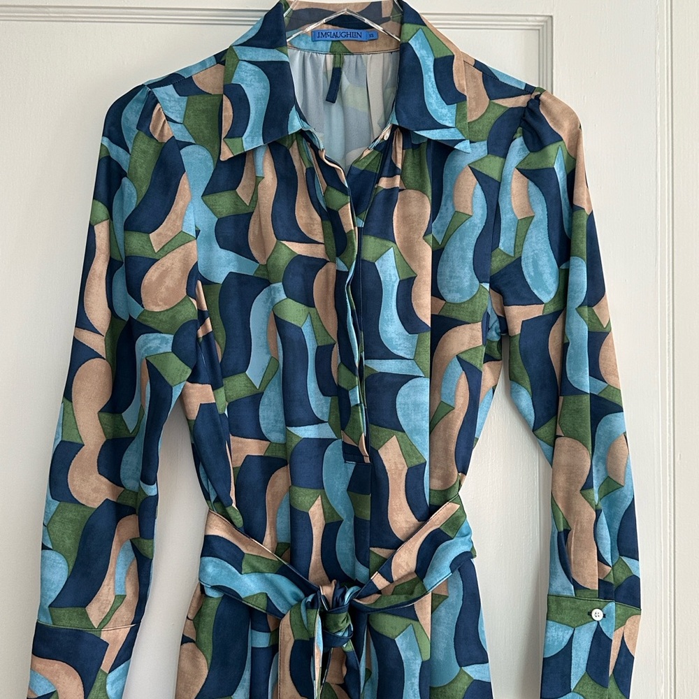 J. McLaughlin Belle Collard Long Sleeve Midi Dress in Abstract Chaise - Picture 6 of 12